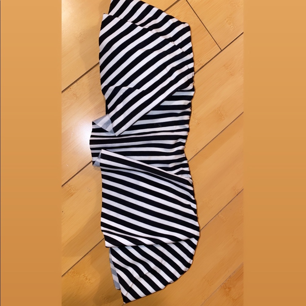 Strapless black and white bikini top